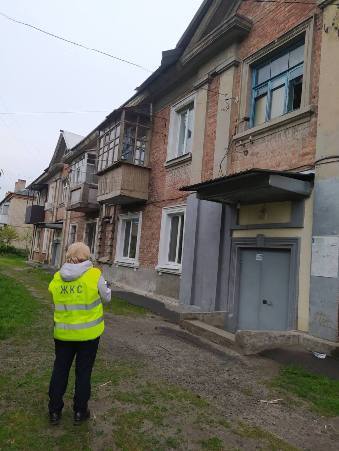 У Харкові тривають роботи з ліквідації наслідків атаки дронів